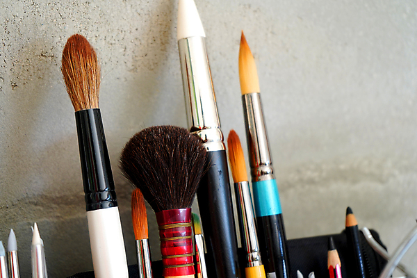 포토 JPG 해외이미지 손 디자인 교육 백그라운드 상상 실내 창조 미술 사람 취미 사람없음 컬러풀 페인트 공구 붓 업무 작업실 팔레트 공예 오브젝트 그림 예술가 페인트붓 화가 핸드메이드 아크릴 해외포토 직업 컬러 재질 문화예술 내부 신체부위 도구 작업 파일형식 이미지허브