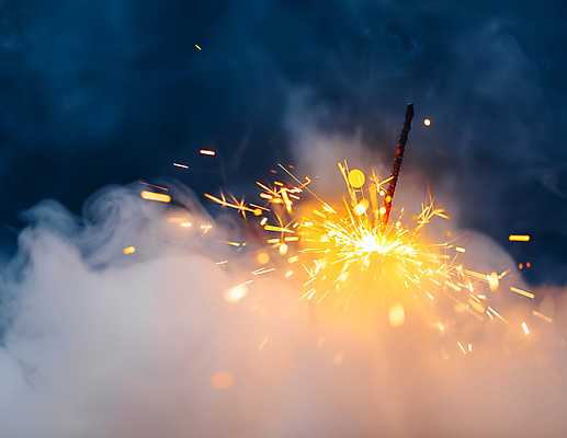 포토 JPG 해외이미지 폭죽 불꽃놀이 사람없음 빛 반짝임 축하 연기 연소 스파클라 해외포토 컨셉 모션 놀이 파일형식 이미지허브