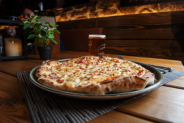 포토 JPG 해외이미지 전통 음식 조각 백그라운드 토마토 탁자 치즈 피자 패스트푸드 건강 육류 요리 사람없음 목재 빨간색 주방 식당 식사 저녁식사 버섯 이탈리아 껍질 신선 뜨거움 맛 폐기물 정상 굽기 지중해 속도 메뉴 올리브 햄 반죽 후추 점심식사 고립 모짜렐라치즈 페퍼로니 피자집 핸드메이드 해외포토 나무 열매 유럽 바다 컬러 가구 컨셉 채소 식재료 재료 유제품 서양음식 상점 소시지 인스턴트 쓰레기 구이 향신료 파일형식 이미지허브