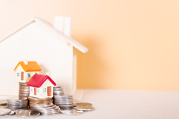 포토 JPG 해외이미지 컨셉 돈 일러스트 비즈니스 성공 미래 주택 안전 사람 사람없음 금융 경제 달러 동전 저축 돼지저금통 저금통 잡기 절약 재산 은퇴 수집 보안 투자 이익 대출 빚 고립 세금 수입 예산 해외포토 모션 건물 파일형식 이미지허브