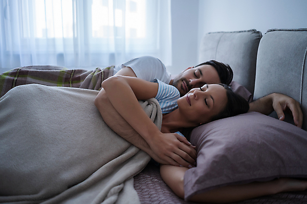 포토 JPG 해외이미지 라이프스타일 커플 행복 가족 관계 포옹 아침 남편 주택 함께함 사랑 미소 성인 두명 스트레칭 새벽 기쁨 방 침대 아내 잠 해외포토 주간 자연요소 감정 가구 컨셉 안기 표정 사람 건물 생활 운동 파일형식 이미지허브