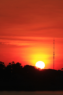 포토 JPG 해외이미지 나무 파도 자연 하늘 아침 추상 사람없음 물 파란색 빛 강 햇빛 태양 반사 노란색 일출 황혼 일몰 새벽 거울 광선 황금 저녁 장면 공상 마법 천국 스카이라인 넘어짐 이스라엘 수평선 해외포토 주간 자연요소 식물 바다 컬러 무늬 모션 노을 야간 생태계 서아시아 파일형식 이미지허브