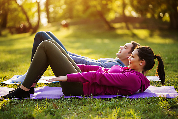 포토 JPG 해외이미지 주간 전신 커플 공원 여자 남자 커플라이프 함께함 미소 성인 야외 두명 옆모습 눕기 운동 건강관리 스트레칭 고개들기 복근운동 성인만 해외포토 자연요소 라이프스타일 공공시설 뷰포인트 컨셉 관계 모션 표정 건강 관리 사람 파일형식 이미지허브