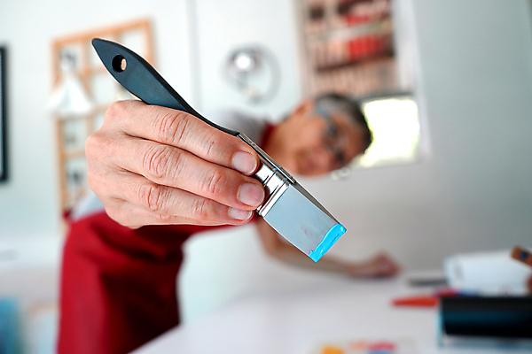 포토 JPG 해외이미지 손 디자인 교육 백그라운드 상상 실내 창조 미술 한명 사람 취미 컬러풀 페인트 공구 붓 업무 작업실 팔레트 공예 오브젝트 그림 예술가 페인트붓 화가 핸드메이드 아크릴 해외포토 직업 1 컬러 재질 문화예술 내부 신체부위 도구 작업 파일형식 이미지허브