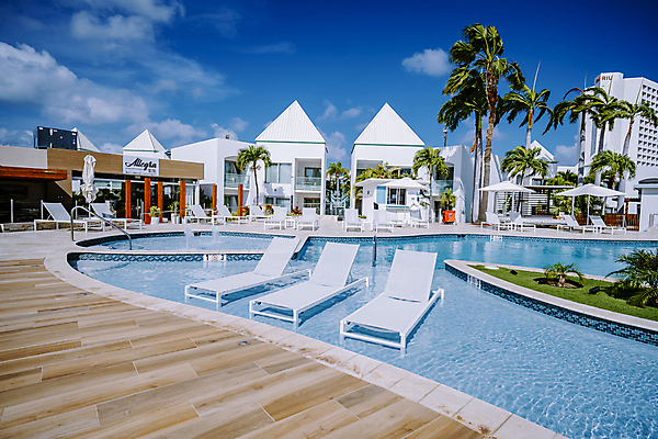 포토 JPG 해외이미지 주간 하늘 호텔 야외수영장 사람없음 야외 건물 바캉스 야자수 선베드 호캉스 해외포토 자연요소 나무 건축물 의자 숙소 휴가 수영장 파일형식 이미지허브