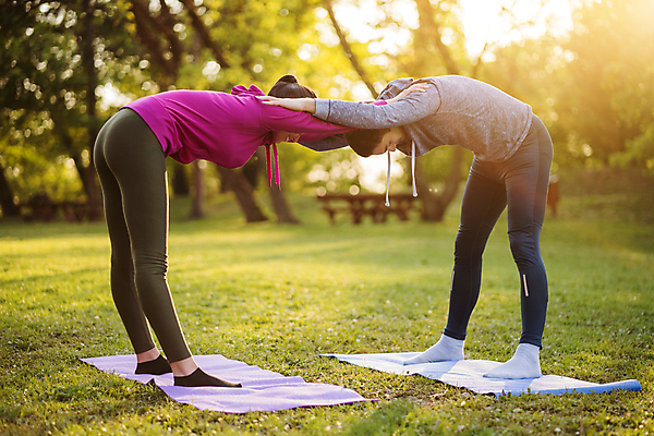 포토 JPG 해외이미지 주간 전신 커플 공원 여자 남자 커플라이프 함께함 허리숙이기 서기 미소 성인 야외 두명 옆모습 건강관리 스트레칭 잡기 성인만 해외포토 자연요소 라이프스타일 공공시설 뷰포인트 컨셉 관계 모션 표정 건강 관리 숙이기 사람 운동 파일형식 이미지허브