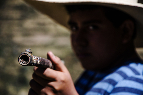 포토 JPG 해외이미지 백인 1 남자 무기 얼굴 어린이 놀이 휴가 한명 사람 이벤트 소년 취미 야외 10대 힘 총 자유 분노 게임 목표 위험 발사 집중 연습 군용 싸움 전쟁 보안 사냥 조준 육군 사냥꾼 사수 병정 심각 엽총 요금 해외포토 서양인 직업 감정 컨셉 모션 청소년 군대 안전 신체부위 파일형식 이미지허브