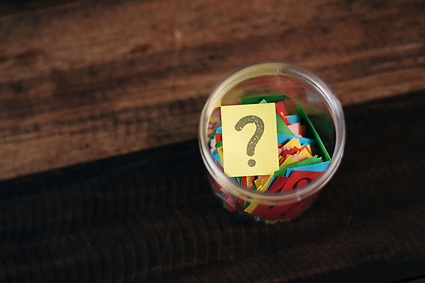 포토 JPG 해외이미지 종이 백그라운드 컨셉 생각 인터넷 비즈니스 아이디어 사람없음 컬러풀 라벨 웹 정보 물음표 표현 항아리 신비 질문 심볼 사인 검색 문제 해결 의문 의심 요청 대답 지원 헬프 혼란 세계보건기구 해외포토 기호 감정 컬러 프레임 도움 도자기 파일형식 이미지허브