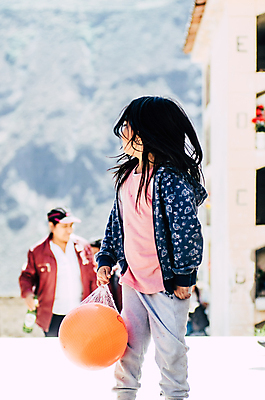 포토 JPG 해외이미지 백인 라이프스타일 공원 여자 행복 어린이 분홍색 장난 공 자연 놀이 휴가 손녀 한명 사람 야외 울타리 농장 귀여움 정원 아기 잡기 숲 과수원 고무 일반 해외포토 서양인 1 공공시설 감정 컬러 컨셉 농업 모션 생활 담장 손주 생태계 파일형식 이미지허브