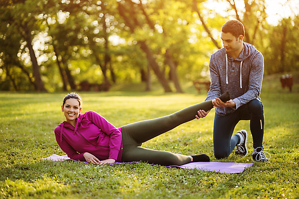 포토 JPG 해외이미지 라이프스타일 커플 응시 공원 여자 남자 행복 스포츠 신체 근육 함께함 건강 미소 사람 성인 야외 두명 초록색 여름 운동 맑음 강사 스트레칭 힘 활발 고통 환자 도움 연습 테라피 요통 치료사 치유 해외포토 직업 시선 계절 공공시설 감정 컬러 컨셉 의학 관계 날씨 표정 생활 뷰티 허리통증 파일형식 이미지허브