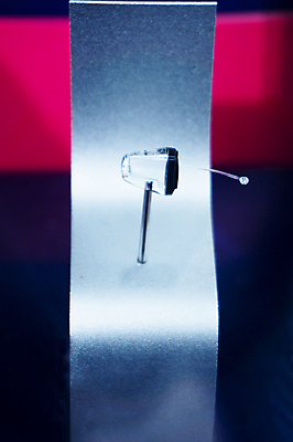 포토 JPG 해외이미지 백인 백그라운드 건강 사람없음 약 디지털 소리 듣기 장비 의사 흰색 기구 도움 질병 장애인 귀 문제 청각 장애 고립 돌봄 보철 에이즈 옛날 해외포토 서양인 컬러 컨셉 의학 모션 신체부위 의료진 파일형식 이미지허브