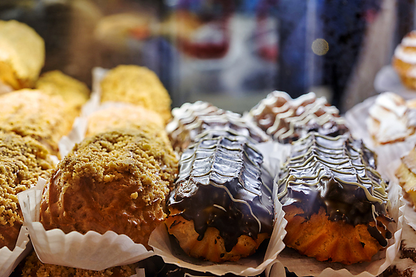 포토 JPG 해외이미지 전통 음식 디저트 사탕 사람없음 장식 세일 케이크 상점 초콜릿 카페 빵집 신선 시장 선택 달콤 맛 설탕 먹기 크림 진열장 페스츄리 해외포토 빵 컨셉 모션 파일형식 이미지허브