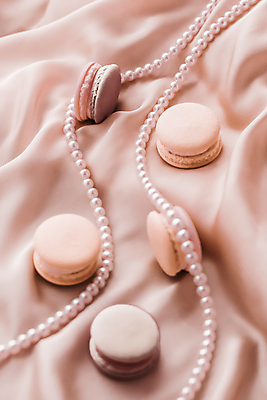 포토 JPG 해외이미지 백그라운드 사람없음 고급 우아함 실크 진주 진주목걸이 마카롱 연분홍색 파스텔톤 해외포토 분홍색 컬러 컨셉 목걸이 디저트 직물 보석 진주_보석 파일형식 이미지허브