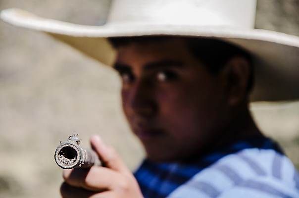 포토 JPG 해외이미지 백인 1 남자 무기 얼굴 어린이 놀이 휴가 한명 사람 이벤트 소년 취미 야외 10대 힘 총 자유 분노 게임 목표 위험 발사 집중 연습 군용 싸움 전쟁 보안 사냥 조준 육군 사냥꾼 사수 병정 심각 엽총 요금 해외포토 서양인 직업 감정 컨셉 모션 청소년 군대 안전 신체부위 파일형식 이미지허브