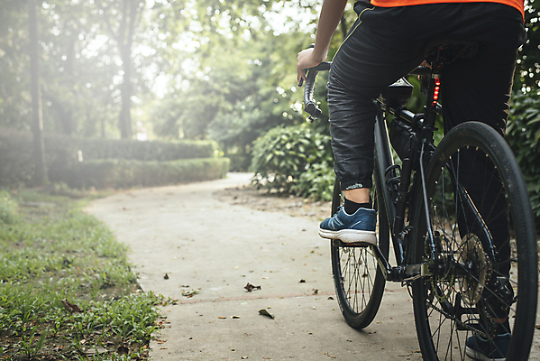 포토 JPG 해외이미지 라이프스타일 공원 행복 길 스포츠 여행 자연 휴식 거리 건강 서기 사람 성인 사람없음 야외 옆모습 운동 햇빛 맑음 자전거 활발 기쁨 시골 바퀴 승차 순환 사이클링 선로 페달 카피스페이스 해외포토 공공시설 감정 뷰포인트 컨셉 모션 날씨 생활 태양 바이크 공백 육상스포츠 생태계 파일형식 이미지허브