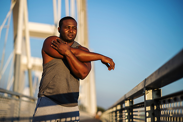 포토 JPG 해외이미지 라이프스타일 응시 행복 스포츠 신체 근육 건강 한명 인종 20대 성인 야외 운동 맑음 검은색 스트레칭 힘 활발 도시 몸무게 연습 팔 줄이기 해외포토 1 시선 감정 컬러 컨셉 모션 날씨 사람 청년 생활 신체부위 파일형식 이미지허브