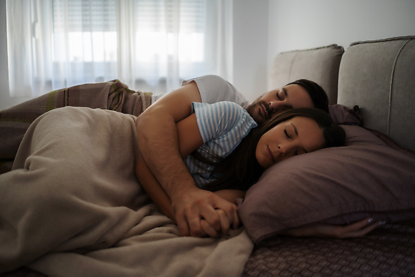 포토 JPG 해외이미지 라이프스타일 커플 행복 가족 관계 포옹 아침 남편 주택 함께함 사랑 미소 성인 두명 스트레칭 새벽 기쁨 방 침대 아내 잠 해외포토 주간 자연요소 감정 가구 컨셉 안기 표정 사람 건물 생활 운동 파일형식 이미지허브