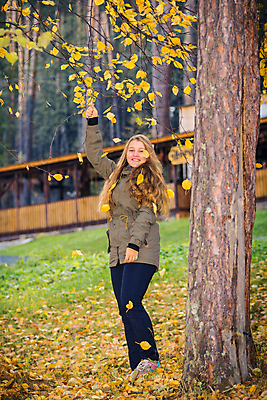 포토 JPG 해외이미지 백인 모델 라이프스타일 계절 공원 여자 행복 포즈 단풍 잎 오렌지 자연 한명 미소 웃음 사람 야외 목재 10대 컬러풀 뷰티 노란색 걷기 기쁨 하이킹 코트 가을 황금 우아함 9월 10월 스타일 해외포토 서양인 나무 식물 1 공공시설 감정 컬러 컨셉 과일 재료 모션 청소년 레저 표정 생활 외투 날짜 생태계 파일형식 이미지허브