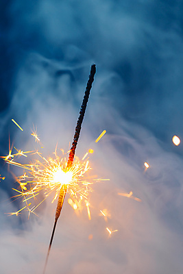 포토 JPG 해외이미지 폭죽 불꽃놀이 사람없음 빛 반짝임 축하 연기 연소 스파클라 해외포토 컨셉 모션 놀이 파일형식 이미지허브