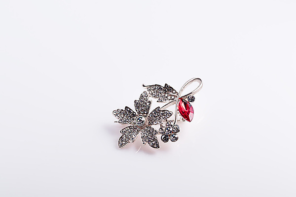 포토 JPG 해외이미지 얼굴 백그라운드 목걸이 팔찌 휴가 선물 사람없음 장식 빛 반짝임 노란색 파티 유행 상점 금속 귀걸이 축제 어둠 추위 흰색 반지 쌍 황금 우아함 은색 가죽 보석 소중 스마트 정사각형 목 브로치 가넷 매각 백금 팬던트 스타일 해외포토 도형 컬러 컨셉 장신구 모션 재질 이벤트 신체부위 광석 파일형식 이미지허브