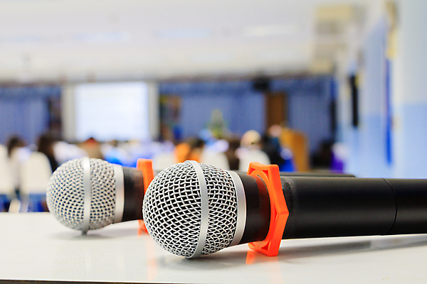 포토 JPG 해외이미지 교육 음악 백그라운드 비즈니스 통신 탁자 회의 실내 사람 앉기 이벤트 사람없음 내부 빛 금속 스크린 소리 콘서트 방 듣기 흰색 발표 센터 강의 무선전화기 마이크 오브젝트 대학교 전자 오디오 방송 일반 노래방 객석 블러 세미나 옛날 지휘대 해외포토 컬러 음향기기 가구 학교 모션 재질 문화예술 전자제품 공연 전화기 파일형식 이미지허브