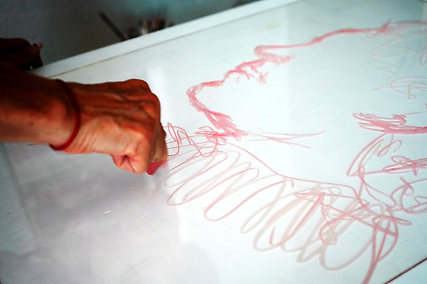 포토 JPG 해외이미지 손 디자인 교육 백그라운드 상상 실내 창조 미술 사람 취미 사람없음 컬러풀 페인트 공구 붓 업무 작업실 팔레트 공예 오브젝트 그림 예술가 페인트붓 화가 핸드메이드 아크릴 해외포토 직업 컬러 재질 문화예술 내부 신체부위 도구 작업 파일형식 이미지허브