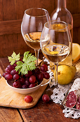 포토 JPG 해외이미지 그릇 접시 와인잔 포도 나뭇잎 사람없음 와인 달콤 레몬 와인병 나무도마 나무배경 해외포토 식기 백그라운드 잎 술잔 과일 병_용기 도마 주류 목재 맛 파일형식 이미지허브