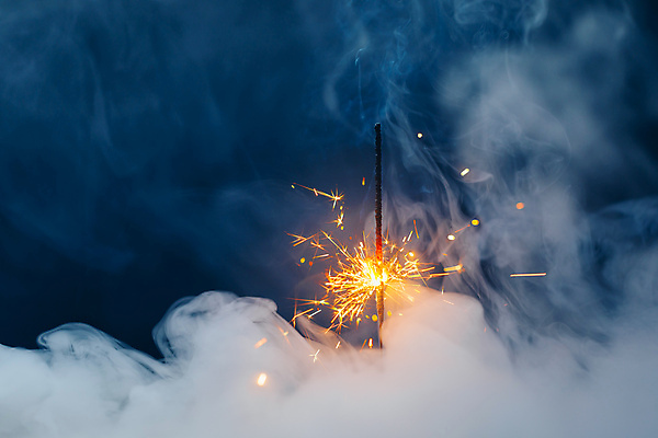 포토 JPG 해외이미지 폭죽 불꽃놀이 사람없음 빛 반짝임 축하 연기 연소 스파클라 해외포토 컨셉 모션 놀이 파일형식 이미지허브
