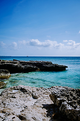 포토 JPG 해외이미지 구름 모래 파도 바다 섬 여행 백그라운드 자연 하늘 휴가 휴식 안테나 손바닥 사람 풍경 사람없음 여름 파란색 태양 여행객 맑음 바위 흰색 화산 터키석 파라다이스 수평선 해외포토 자연요소 손 계절 컬러 컨셉 통신 날씨 산 돌_바위 보석 생태계 파일형식 이미지허브