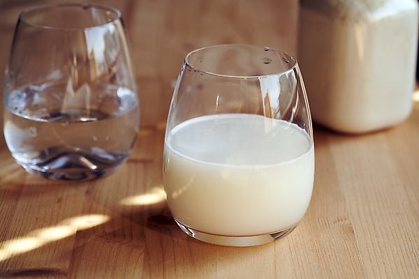 포토 JPG 해외이미지 잔 실내 사람없음 물 단백질 단백질쉐이크 나무배경 해외포토 자연요소 식기 백그라운드 내부 쉐이크 영양소 파일형식 이미지허브