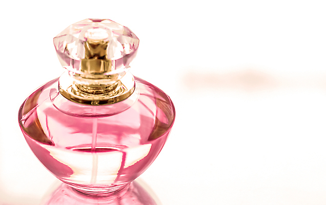 포토 JPG 해외이미지 실내 사람없음 뷰티 화장품 향수 흰배경 향수병 브랜딩 세련 해외포토 백그라운드 내부 흰색 병_담는 파일형식 이미지허브