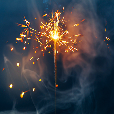 포토 JPG 해외이미지 폭죽 불꽃놀이 사람없음 빛 반짝임 축하 연기 연소 스파클라 해외포토 컨셉 모션 놀이 파일형식 이미지허브