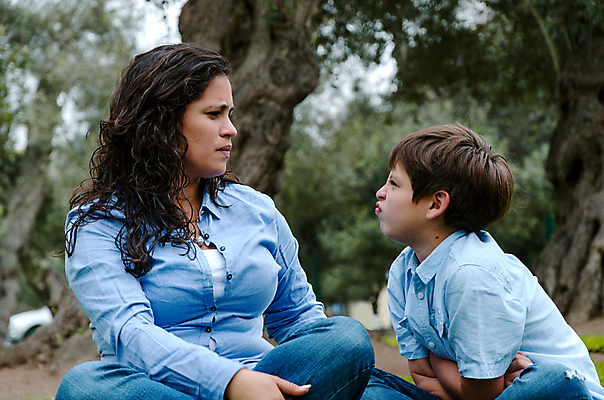포토 JPG 해외이미지 손 어린이 소년 두명 임산부 육아 분노 자녀 싸움 반대 실수 돌봄 해외포토 남자 감정 모션 사람 신체부위 임신 파일형식 이미지허브
