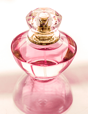 포토 JPG 해외이미지 실내 사람없음 뷰티 화장품 향수 흰배경 향수병 브랜딩 세련 해외포토 백그라운드 내부 흰색 병_담는 파일형식 이미지허브