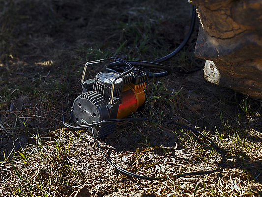 포토 JPG 해외이미지 사람없음 야외 금속 힘 기계 장비 에너지 업무 바퀴 시스템 호스 트랙터 튜브 엔진 펌프 모터 땅바닥 압력 제어 공급 해외포토 재질 바닥 작업 농기계 특수차량 파일형식 이미지허브