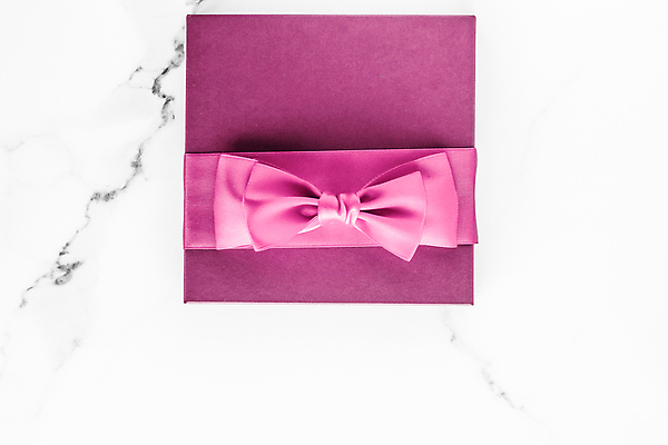 포토 JPG 해외이미지 리본 실내 사람없음 선물상자 상자 오브젝트 흰배경 대리석 해외포토 백그라운드 재료 선물 내부 흰색 파일형식 이미지허브