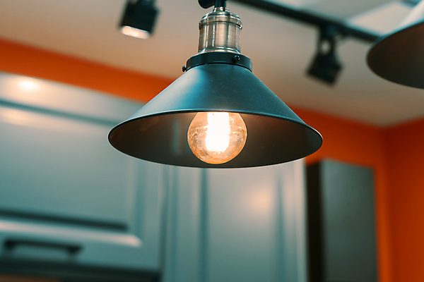 포토 JPG 해외이미지 디자인 벽 가구 백그라운드 전구 건축양식 조명 주택 실내 매달리기 사람없음 내부 장식 빛 유행 금속 검은색 어둠 힘 방 에너지 흰색 램프 원형 클래식 고급 우아함 그늘 오브젝트 천장 샹들리에 청동 고립 팬던트 필라멘트 스타일 해외포토 도형 건축 컬러 생활용품 컨셉 모션 재질 건물 파일형식 이미지허브