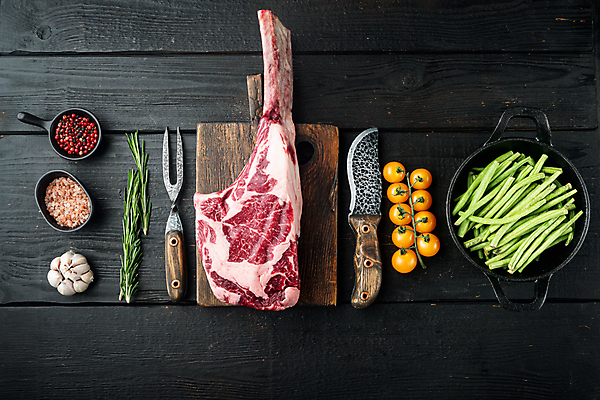 포토 JPG 해외이미지 채소 방울토마토 뼈 마늘 생고기 스테이크 사람없음 하이앵글 식칼 로즈메리 그린빈 나무도마 통후추 특수부위 핑크솔트 토마호크 해외포토 뷰포인트 토마토 주방용품 콩 도마 서양음식 육류 목재 허브 소금 후추 부위 파일형식 이미지허브