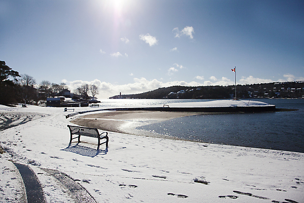 포토 JPG 해외이미지 공원 호수 모래 조각 캐나다 겨울 벤치 아침 사람없음 파란색 태양 일출 추위 깃발 발자국 12월 팔 동쪽 1월 2월 편자 해외포토 주간 자연요소 계절 공공시설 컬러 북아메리카 의자 자국 신체부위 노을 날짜 방향 말발굽 파일형식 이미지허브