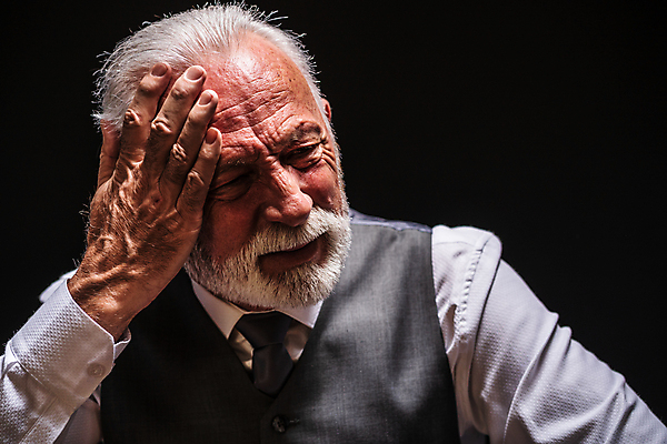 포토 JPG 해외이미지 스튜디오촬영 백인 할아버지 노년 남자 생각 비즈니스 검은배경 수염 한명 정장 상반신 고통 비즈니스맨 고민 두통 우울증 편두통 노인남자한명만 해외포토 서양인 1 옷 감정 백그라운드 실내 사람 성인 검은색 직장인 질병 남자한명만 노인남자만 파일형식 이미지허브