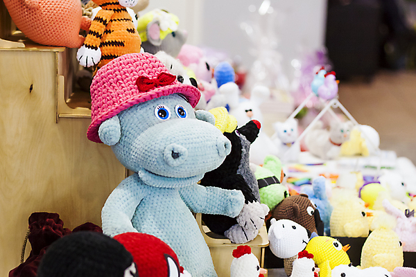 포토 JPG 해외이미지 사람없음 닭 뜨개질 하마 뜨개인형 해외포토 인형 포유류 조류 취미 파일형식 이미지허브