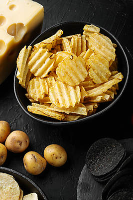 포토 JPG 해외이미지 검은배경 감자 실내 사람없음 담기 감자칩 해외포토 백그라운드 채소 모션 내부 과자 검은색 칩_음식 파일형식 이미지허브