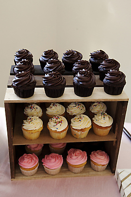 포토 JPG 해외이미지 음식 분홍색 결혼 딸기 휴가 디저트 선반 요리 사람없음 컬러풀 갈색 파티 케이크 초콜릿 얼음 축제 빵집 소용돌이 흰색 대접 생일 선택 달콤 맛 작음 컵케이크 먹기 크림 오브젝트 미니 바닐라 페스츄리 많음 프로스팅 해외포토 자연요소 기념일 빵 컬러 가구 컨셉 과일 모션 이벤트 상점 회오리 크기 제빵 파일형식 이미지허브