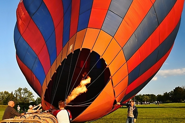 포토 JPG 해외이미지 주간 사람 여러명 상반신 야외 열기구 준비 점화 해외포토 자연요소 다수 항공교통 파일형식 이미지허브