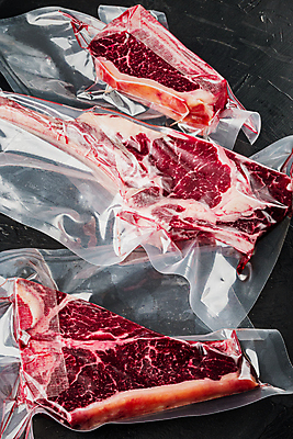 포토 JPG 해외이미지 음식 백그라운드 가방 포장 검은배경 건조 육류 스테이크 비프스테이크 사람없음 빨간색 냉동 검은색 소고기 바위 신선 플라스틱 날것 대리석 팩 패키지 아일랜드 성분 냉동고 봉인 생식 진공 파우치 강화비석군 해외포토 잡화 유럽 컬러 식재료 재료 재질 서양음식 화장품 돌_바위 비석 강화도 파일형식 이미지허브