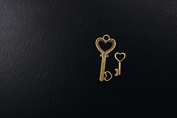 포토 JPG 해외이미지 백그라운드 사람없음 검은색 하트 황금열쇠 해외202004 해외포토 모양 컬러 열쇠 파일형식 이미지허브