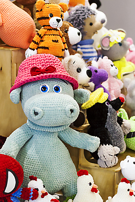 포토 JPG 해외이미지 곰 사람없음 곰인형 닭 호랑이 뜨개질 하마 고슴도치 호랑이인형 뜨개인형 해외포토 동물 인형 포유류 조류 취미 파일형식 이미지허브