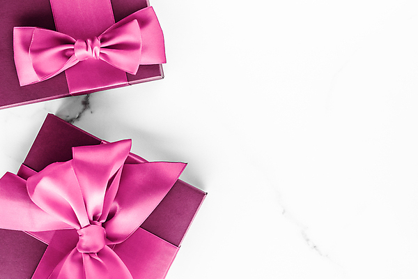 포토 JPG 해외이미지 리본 실내 사람없음 선물상자 상자 오브젝트 흰배경 대리석 카피스페이스 해외포토 백그라운드 재료 선물 내부 공백 흰색 파일형식 이미지허브