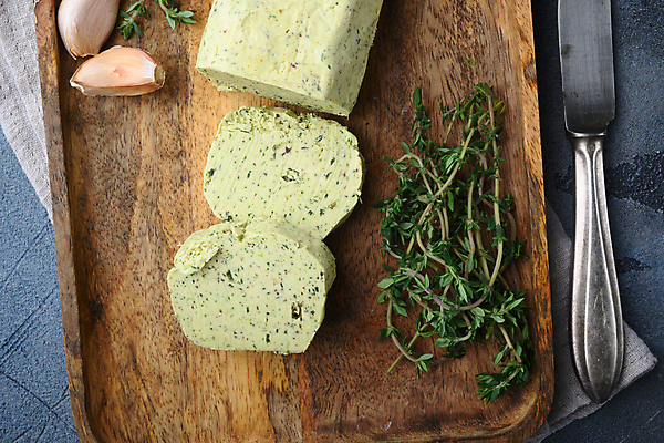 포토 JPG 해외이미지 식재료 회색배경 실내 사람없음 하이앵글 자르기 허브 버터 나무쟁반 해외포토 식물 뷰포인트 백그라운드 모션 쟁반 내부 목재 회색 파일형식 이미지허브