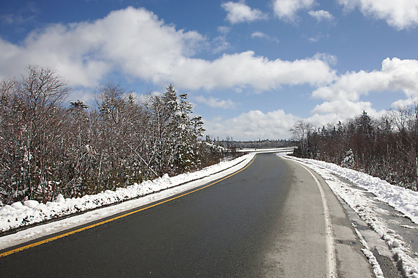 포토 JPG 해외이미지 도로 길 조각 여행 캐나다 겨울 교통시설 하늘 날씨 출입구 거리 경사 사람없음 추위 고속도로 보행로 떨어짐 큼 12월 암초 1월 2월 해외포토 계절 교통 컨셉 북아메리카 날짜 크기 시설 파일형식 이미지허브